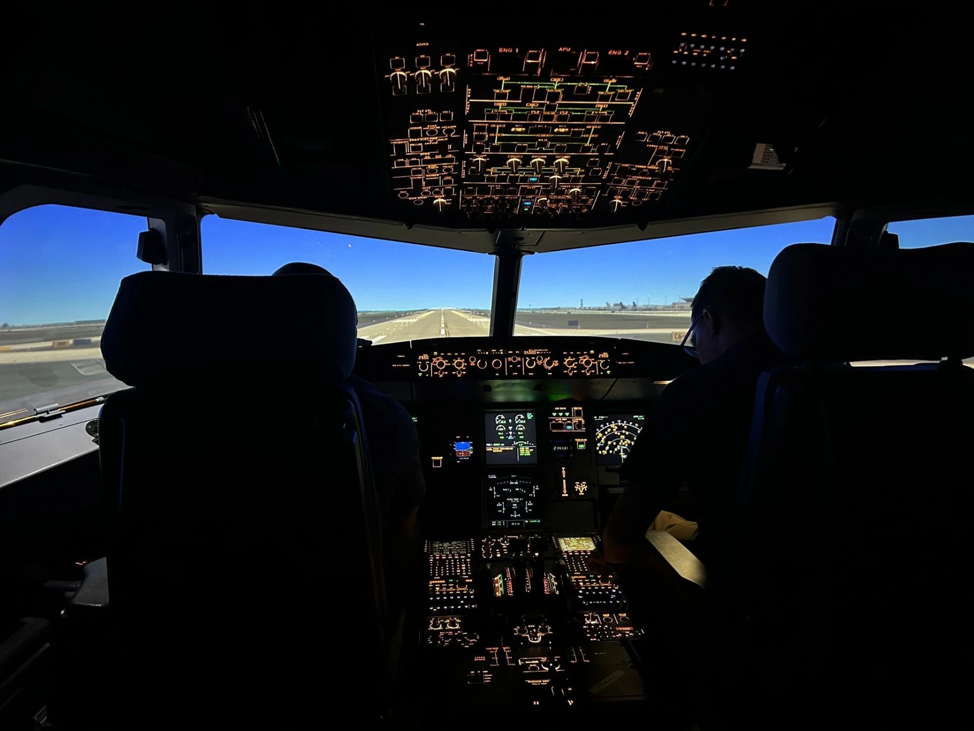 Airbus A320 flight simulator flight deck